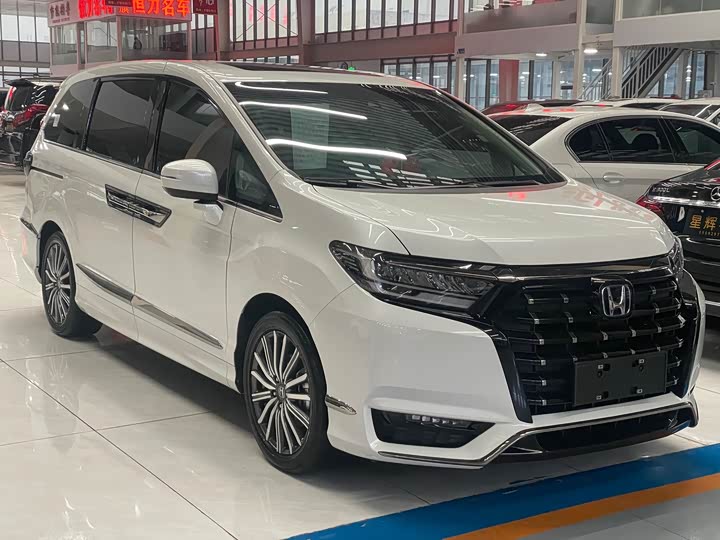 Фото 3 - Honda Elysion