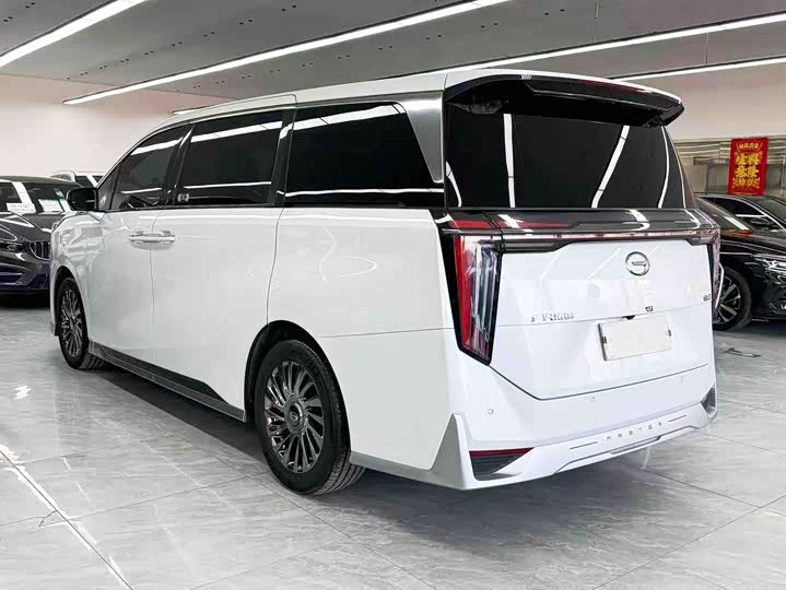 Фото 4 - GAC Trumpchi M8