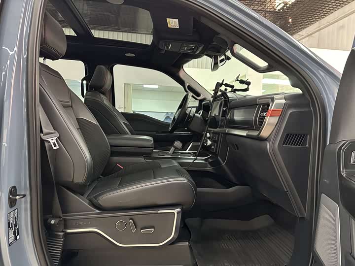 Фото 8 - Ford F-150 Raptor