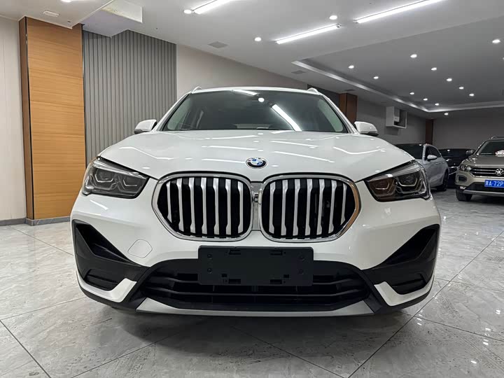 Фото 2 - BMW X1