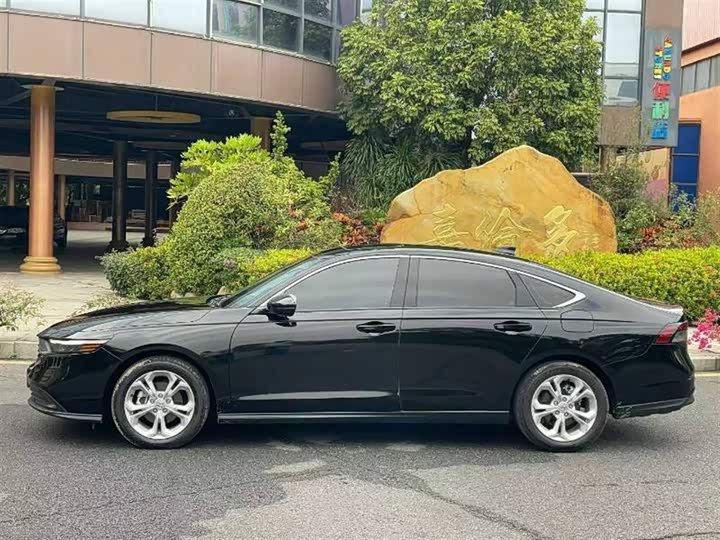 Фото 7 - Honda Accord