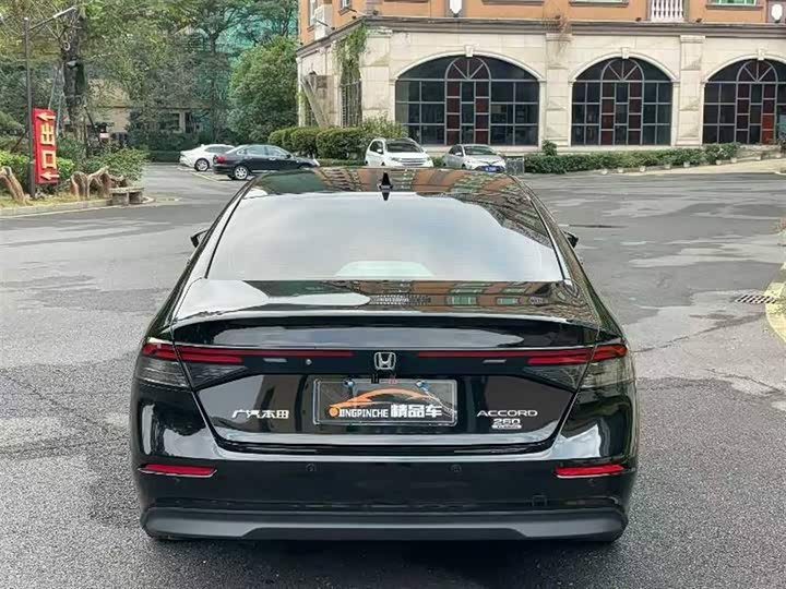 Фото 8 - Honda Accord