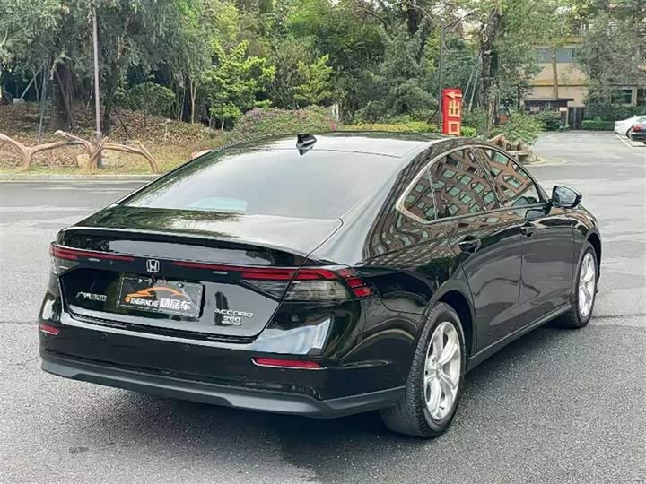 Фото 9 - Honda Accord