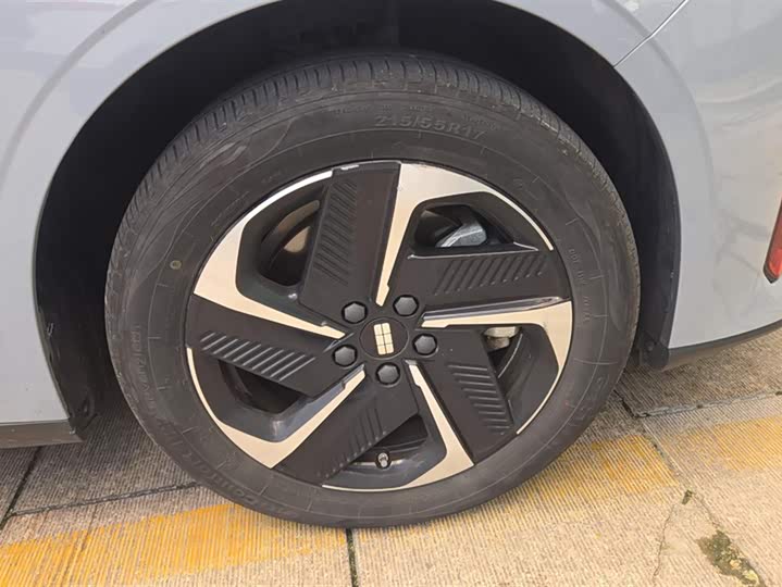 Фото 6 - Geely Galaxy L6