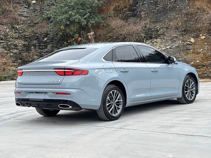 Фото 4 - Geely Preface