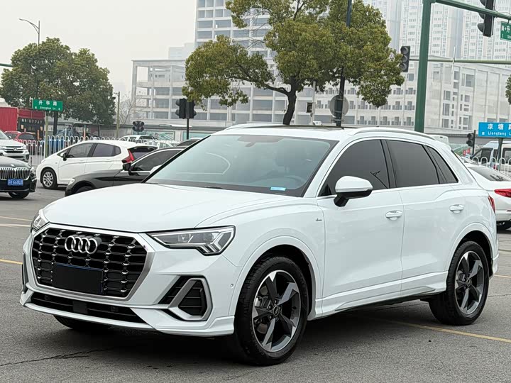 Фото 1 - Audi Q3