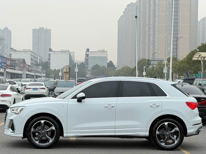 Фото 4 - Audi Q3