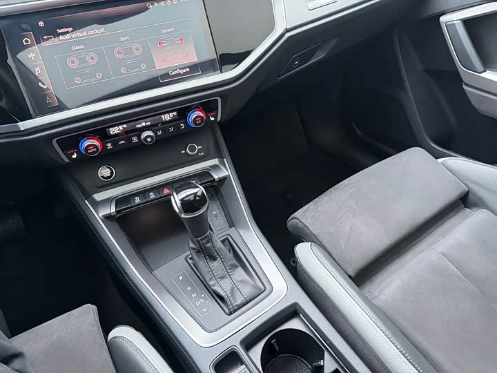 Фото 8 - Audi Q3