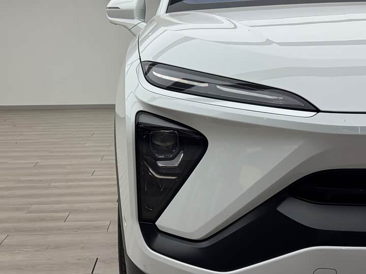 Фото 9 - Nio EC6