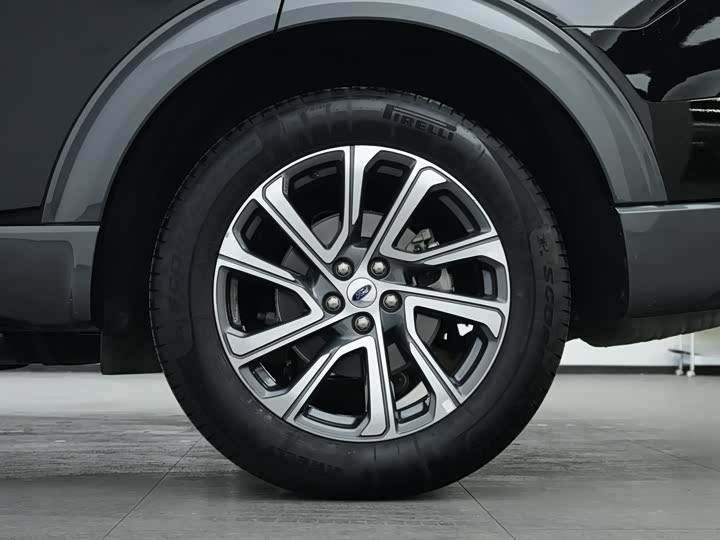 Фото 8 - Ford Explorer