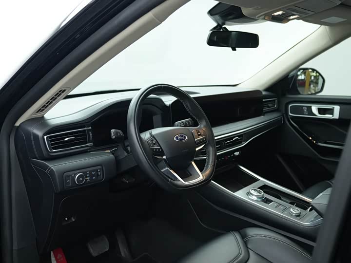 Фото 9 - Ford Explorer