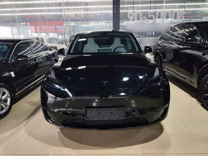 Фото 3 - Tesla Model Y