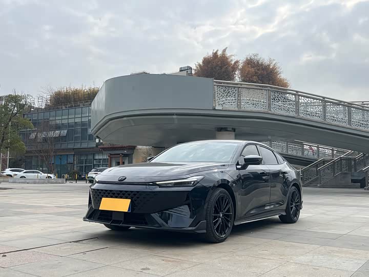 Фото 1 - Changan UNI-V