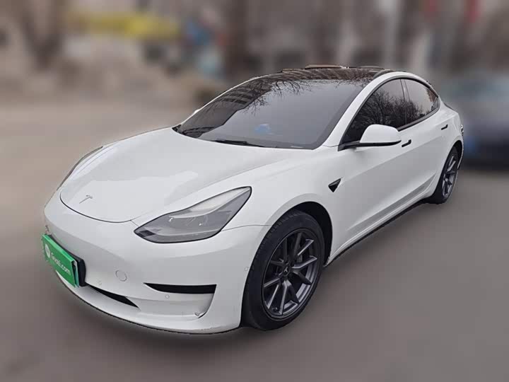 Фото 2 - Tesla Model 3