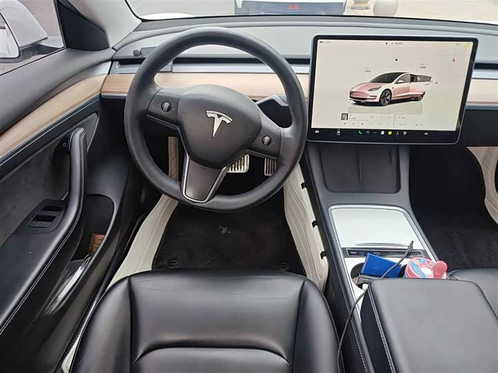 Фото 3 - Tesla Model 3