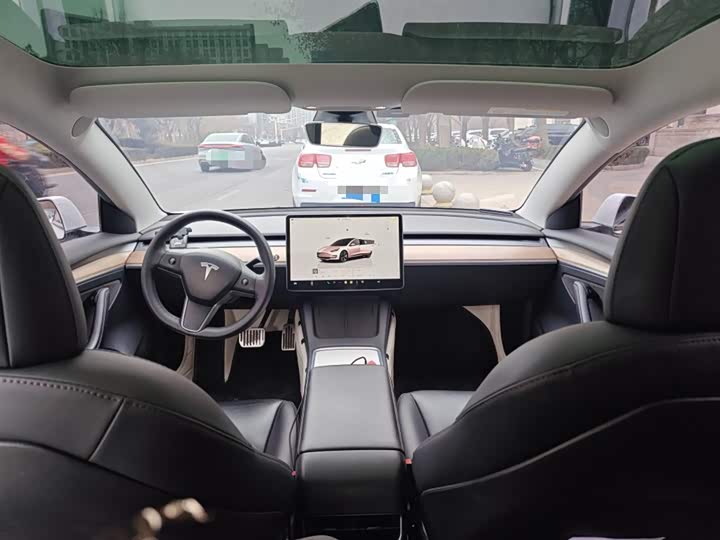 Фото 9 - Tesla Model 3