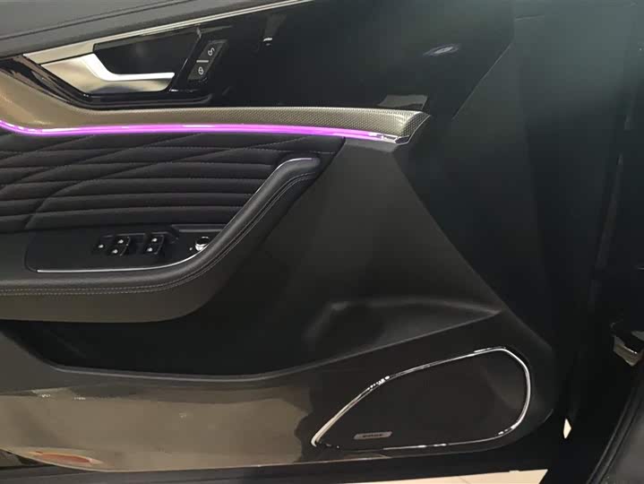 Фото 7 - Hongqi HS5