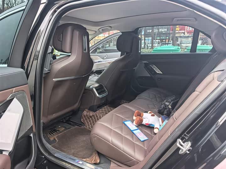 Фото 5 - BMW 7 Series