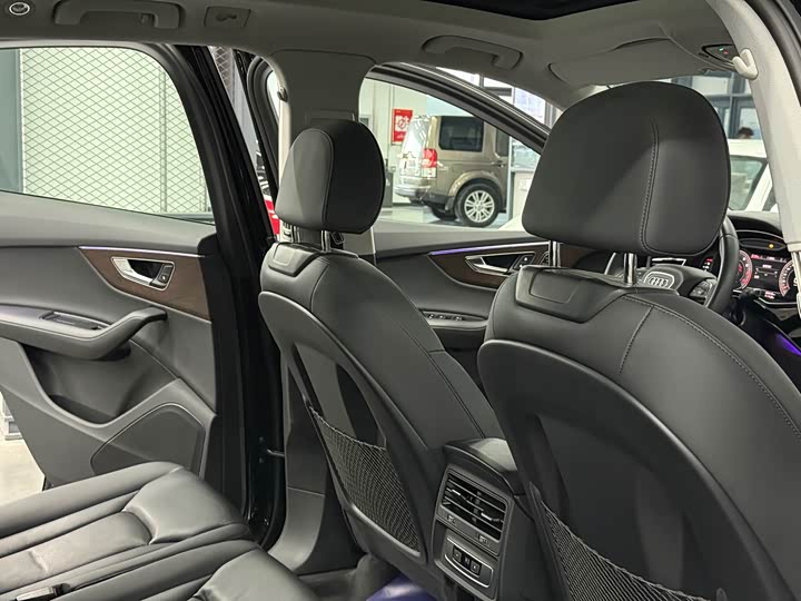 Фото 6 - Audi Q7