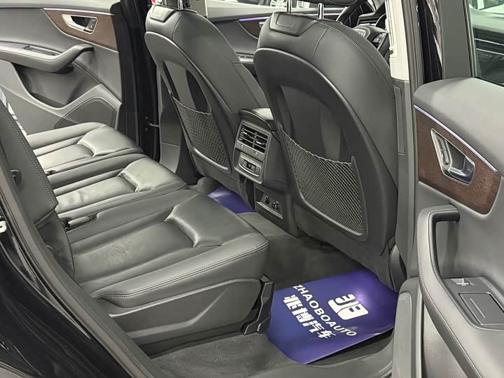 Фото 7 - Audi Q7