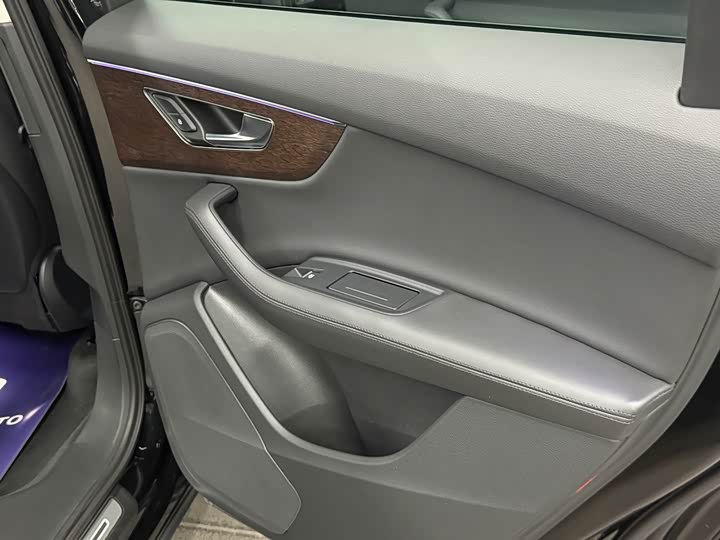 Фото 9 - Audi Q7