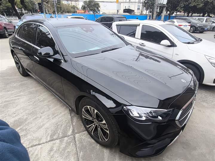 Фото 4 - Mercedes-Benz E-Class