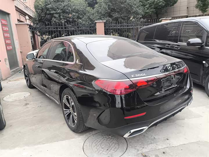 Фото 5 - Mercedes-Benz E-Class