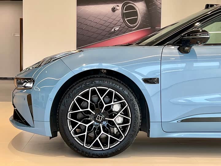 Фото 2 - Zeekr 001