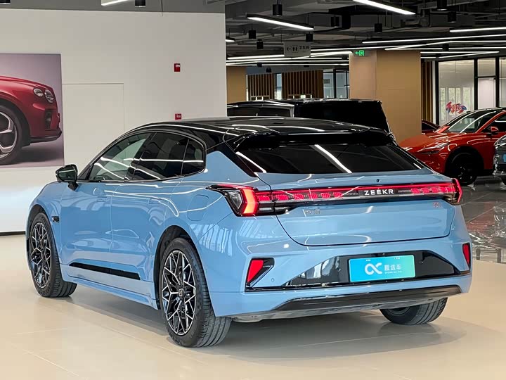 Фото 3 - Zeekr 001