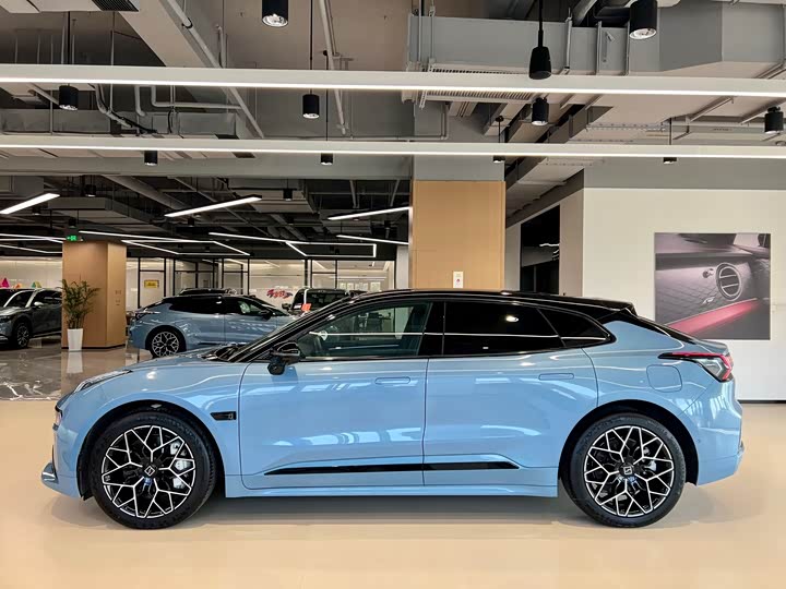 Фото 6 - Zeekr 001