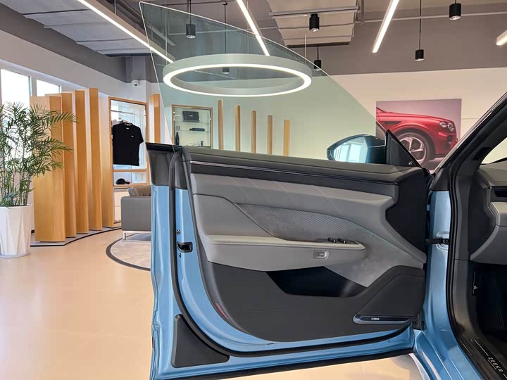 Фото 8 - Zeekr 001