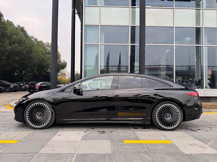 Фото 4 - Mercedes-Benz EQS AMG