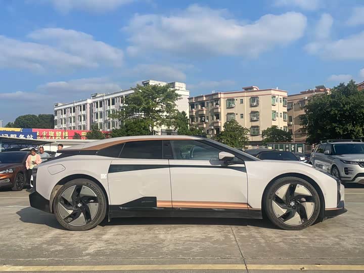 Фото 8 - HiPhi Z