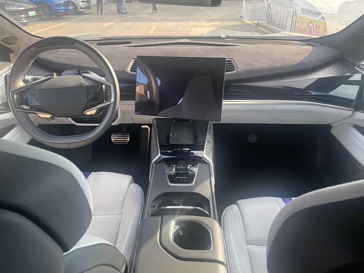 Фото 9 - HiPhi Z