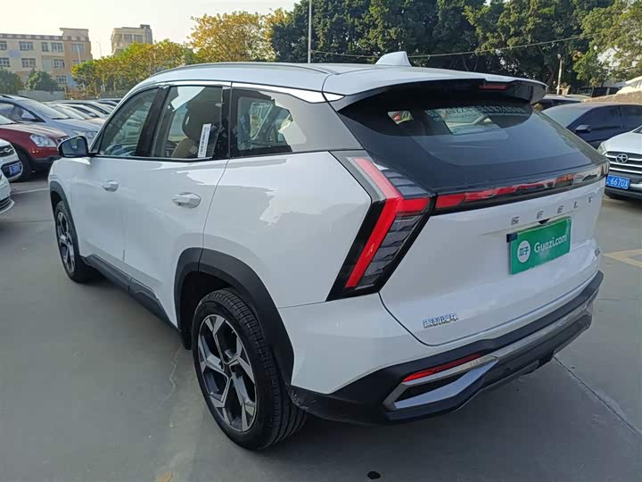 Фото 5 - Geely Atlas L