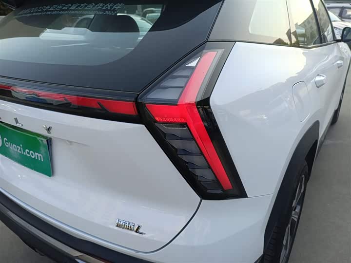 Фото 8 - Geely Atlas L