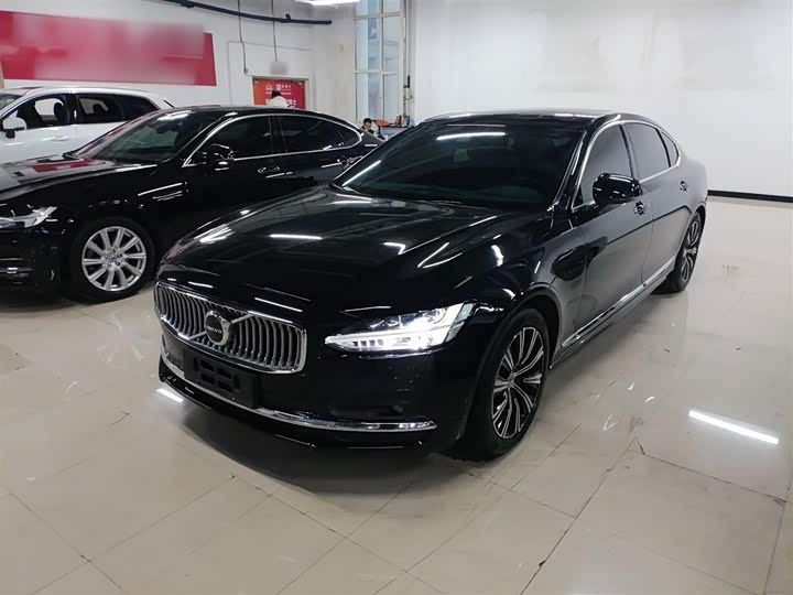 Фото 1 - Volvo S90