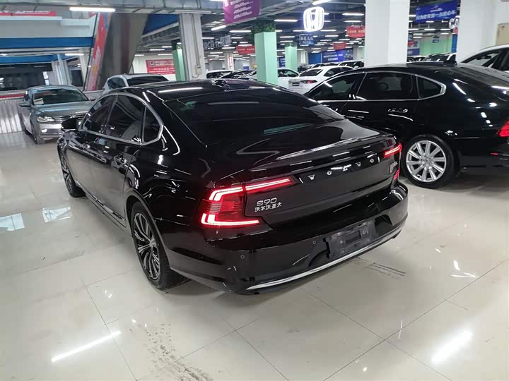 Фото 5 - Volvo S90