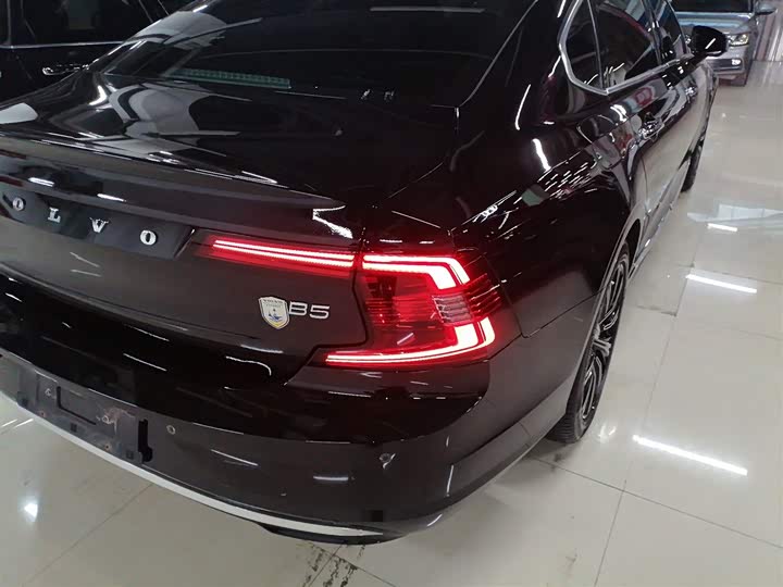 Фото 8 - Volvo S90