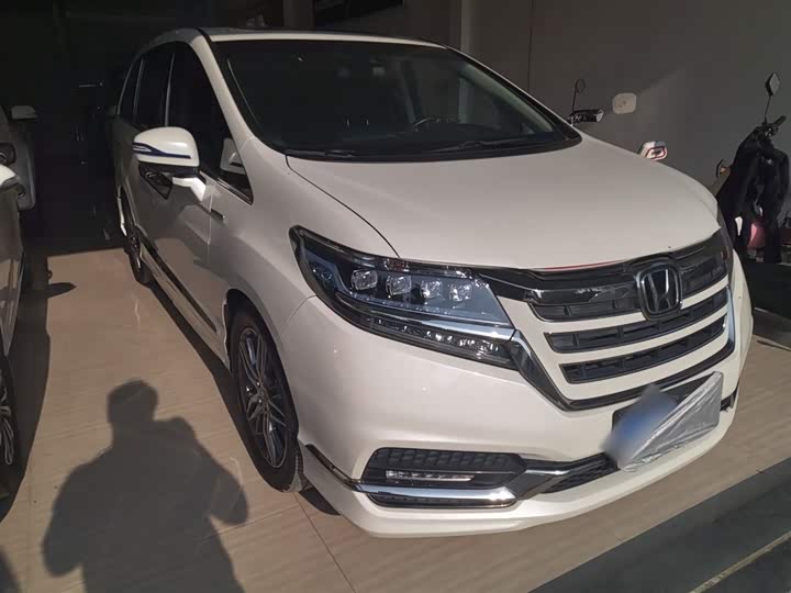 Фото 4 - Honda Elysion