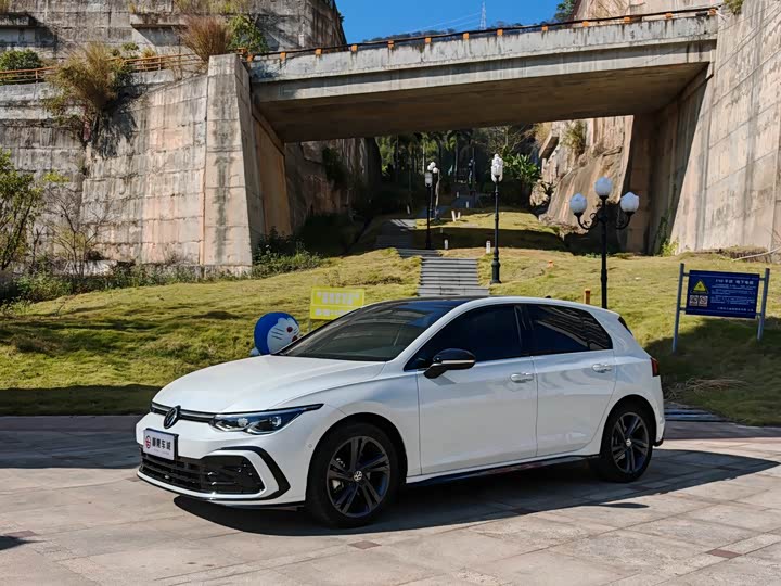 Фото 1 - Volkswagen Golf