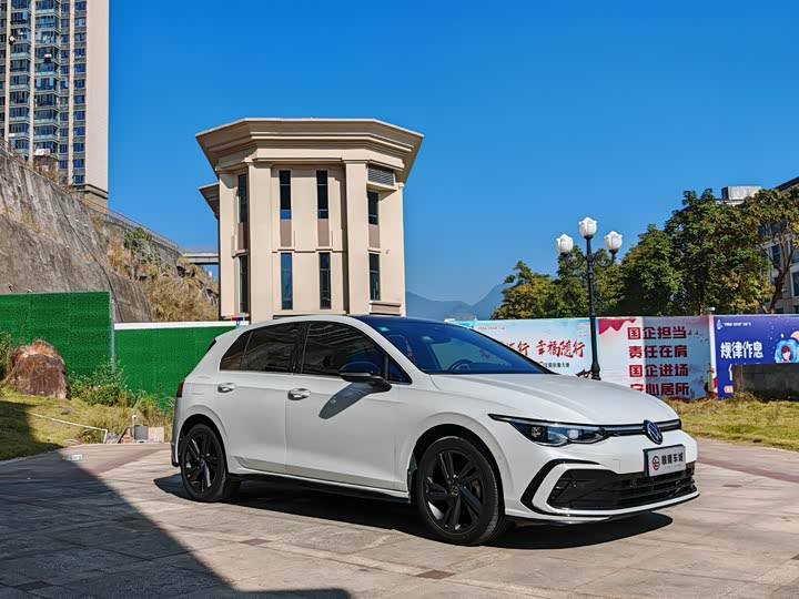 Фото 2 - Volkswagen Golf