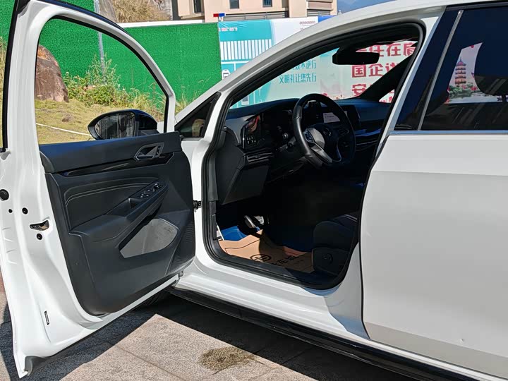 Фото 3 - Volkswagen Golf