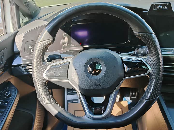 Фото 6 - Volkswagen Golf