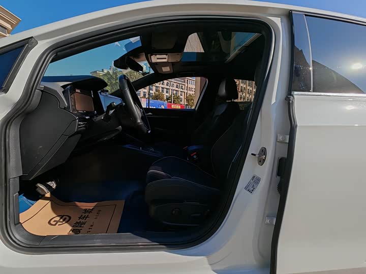 Фото 8 - Volkswagen Golf