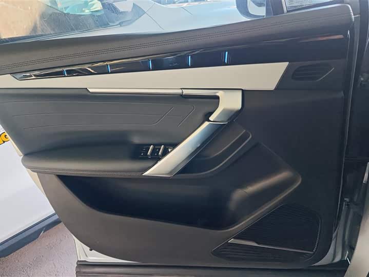 Фото 7 - Geely Atlas L