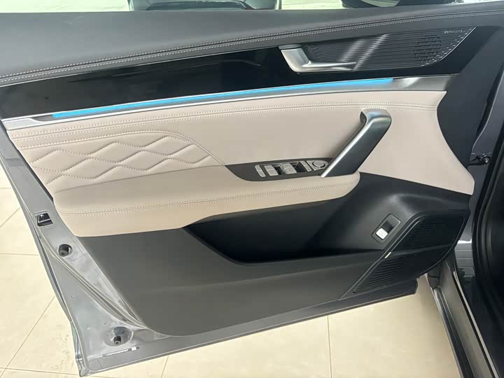 Фото 5 - BYD Tang Hybrid/EV