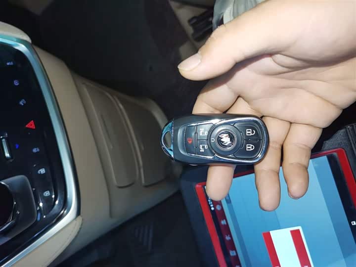 Фото 9 - Buick GL8 ES