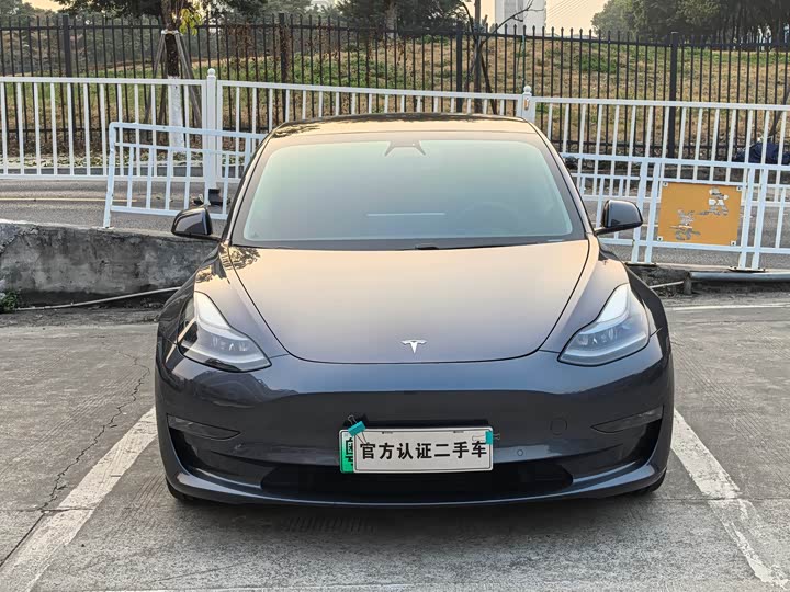 Фото 2 - Tesla Model 3