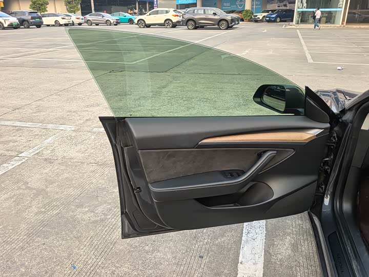 Фото 4 - Tesla Model 3